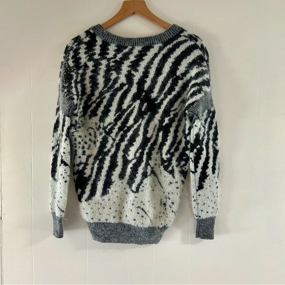 All Saints Animal Jumper Wool Mohair V-Neck Sweater in Black & White sz XS - Picture 5 of 5